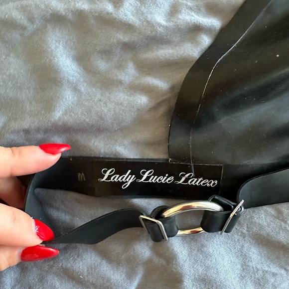 Lady Lucie Latex Black O ring bra / top - size Medium (silver hardware) - Picture 5 of 5